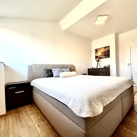 Apartment Park Attic *